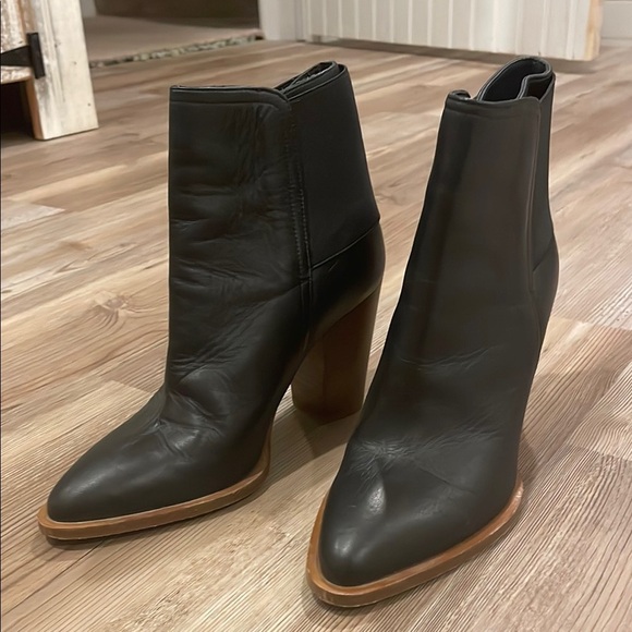 Vince Elegant Black Leather Ankle Boots 5.5 - Picture 1 of 9